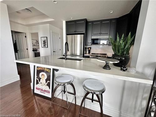 556 Mariners Way, Collingwood, ON - Indoor Photo Showing Kitchen With Upgraded Kitchen