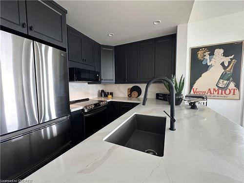 556 Mariners Way, Collingwood, ON - Indoor Photo Showing Kitchen