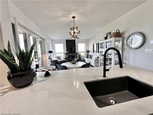 556 Mariners Way, Collingwood, ON - Indoor Photo Showing Kitchen