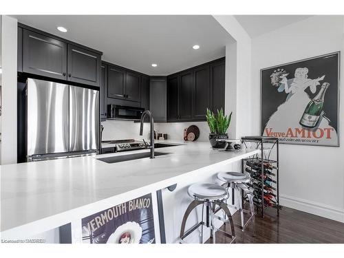 556 Mariners Way, Collingwood, ON - Indoor Photo Showing Kitchen