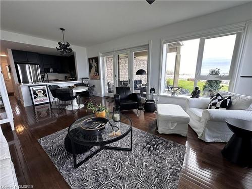 556 Mariners Way, Collingwood, ON - Indoor Photo Showing Living Room