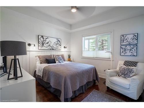 556 Mariners Way, Collingwood, ON - Indoor Photo Showing Bedroom