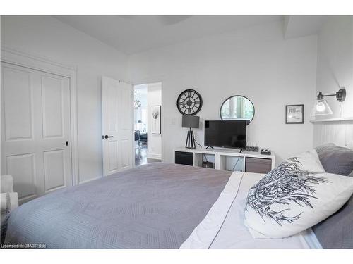 556 Mariners Way, Collingwood, ON - Indoor Photo Showing Bedroom