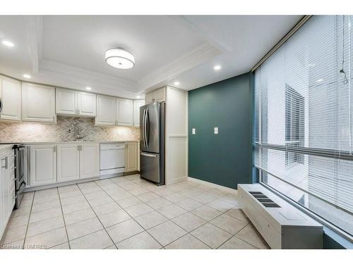 503-1201 North Shore Boulevard, Burlington, ON - Indoor Photo Showing Kitchen With Upgraded Kitchen