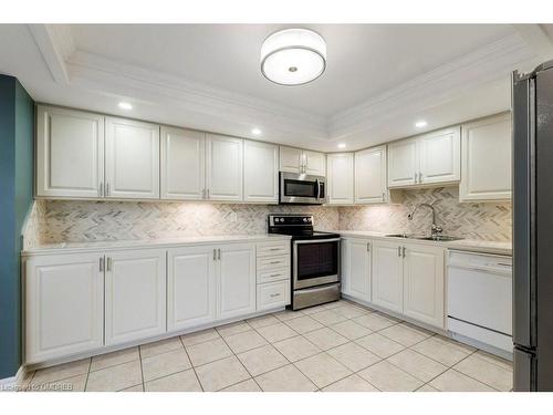 503-1201 North Shore Boulevard, Burlington, ON - Indoor Photo Showing Kitchen With Upgraded Kitchen