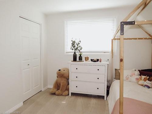 17 Oceanic Drive, Hamilton, ON - Indoor Photo Showing Bedroom