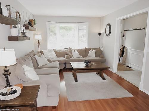 17 Oceanic Drive, Hamilton, ON - Indoor Photo Showing Living Room