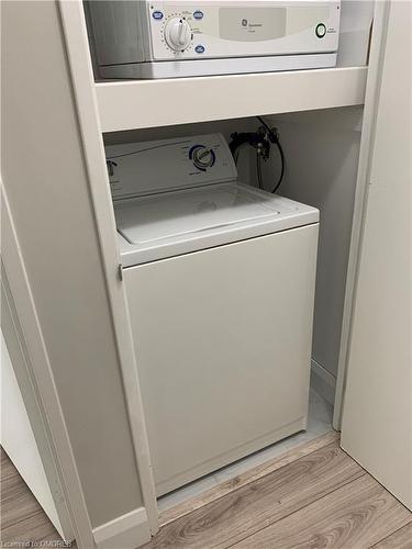 512-4185 Shipp Drive, Mississauga, ON - Indoor Photo Showing Laundry Room