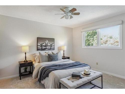 1121 Manor Road, Oakville, ON - Indoor Photo Showing Bedroom