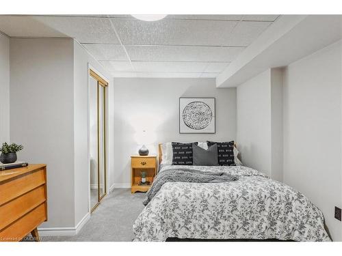 1121 Manor Road, Oakville, ON - Indoor Photo Showing Bedroom