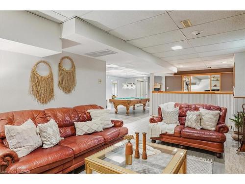 1121 Manor Road, Oakville, ON - Indoor Photo Showing Living Room