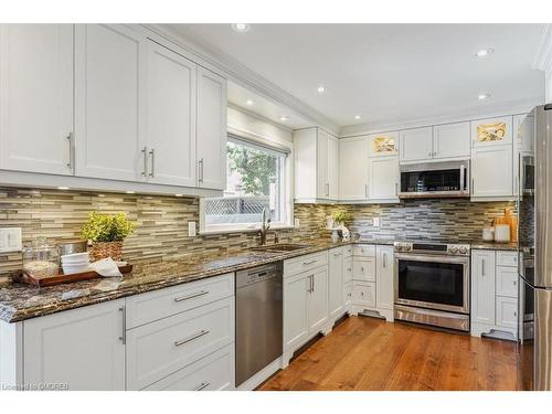 1121 Manor Road, Oakville, ON - Indoor Photo Showing Kitchen With Upgraded Kitchen