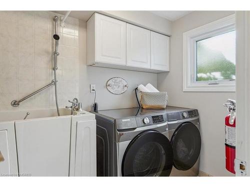 1121 Manor Road, Oakville, ON - Indoor Photo Showing Laundry Room