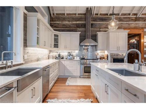 4 Buckingham Boulevard, Collingwood, ON - Indoor Photo Showing Kitchen With Upgraded Kitchen