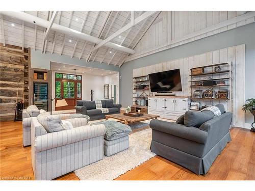 4 Buckingham Boulevard, Collingwood, ON - Indoor Photo Showing Living Room