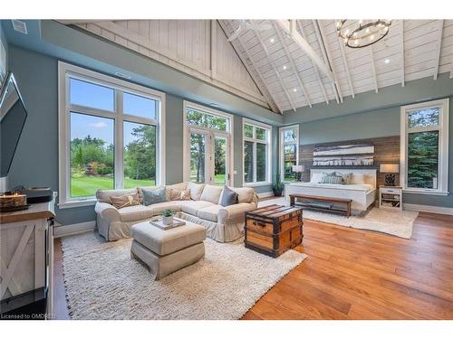 4 Buckingham Boulevard, Collingwood, ON - Indoor Photo Showing Living Room