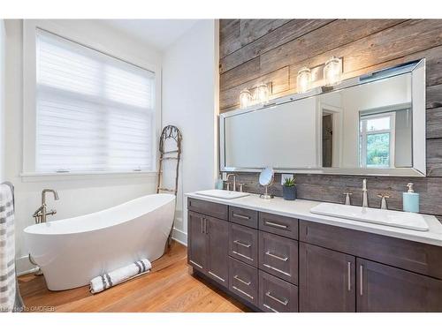 4 Buckingham Boulevard, Collingwood, ON - Indoor Photo Showing Bathroom