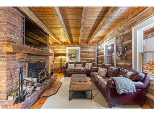 4 Buckingham Boulevard, Collingwood, ON - Indoor Photo Showing Living Room With Fireplace