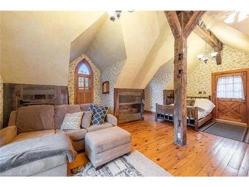 4 Buckingham Boulevard, Collingwood, ON - Indoor Photo Showing Living Room