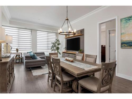 519-150 Oak Park Boulevard, Oakville, ON - Indoor Photo Showing Dining Room