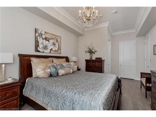 519-150 Oak Park Boulevard, Oakville, ON - Indoor Photo Showing Bedroom