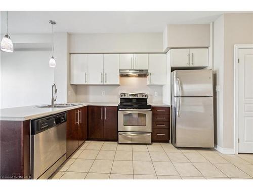 44-515 Winston Road Road, Grimsby, ON - Indoor Photo Showing Kitchen With Double Sink