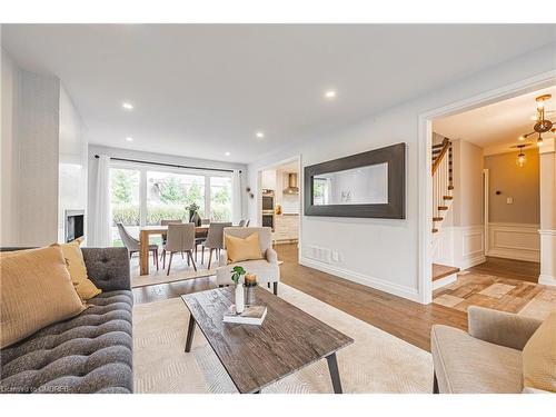 3472 Spruce Avenue, Burlington, ON - Indoor Photo Showing Living Room