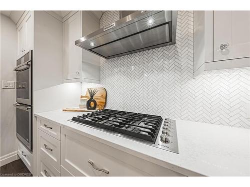 3472 Spruce Avenue, Burlington, ON - Indoor Photo Showing Kitchen With Upgraded Kitchen