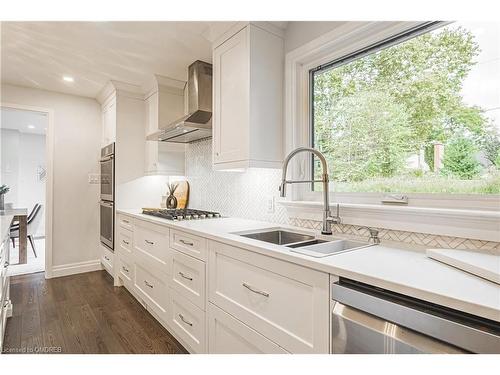 3472 Spruce Avenue, Burlington, ON - Indoor Photo Showing Kitchen With Double Sink With Upgraded Kitchen