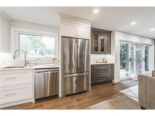 3472 Spruce Avenue, Burlington, ON - Indoor Photo Showing Kitchen With Upgraded Kitchen