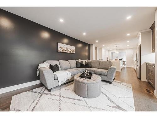 3472 Spruce Avenue, Burlington, ON - Indoor Photo Showing Living Room