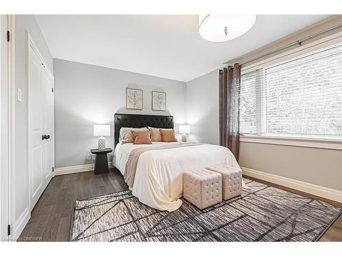 3472 Spruce Avenue, Burlington, ON - Indoor Photo Showing Bedroom