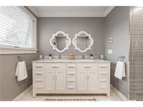 3472 Spruce Avenue, Burlington, ON - Indoor Photo Showing Bathroom