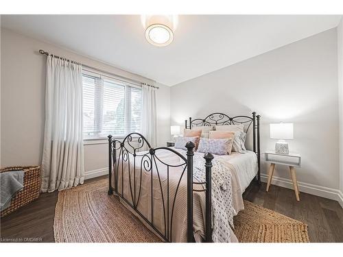 3472 Spruce Avenue, Burlington, ON - Indoor Photo Showing Bedroom