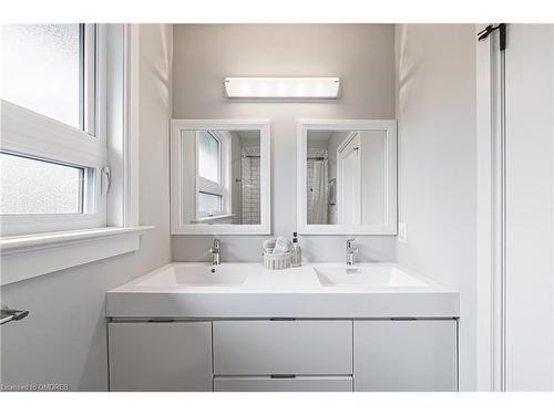 3472 Spruce Avenue, Burlington, ON - Indoor Photo Showing Bathroom