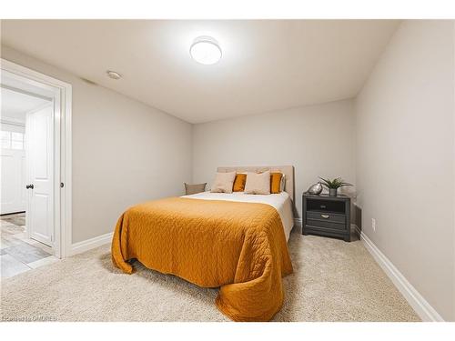 3472 Spruce Avenue, Burlington, ON - Indoor Photo Showing Bedroom