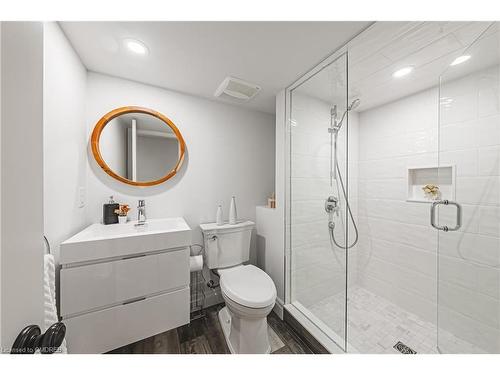 3472 Spruce Avenue, Burlington, ON - Indoor Photo Showing Bathroom