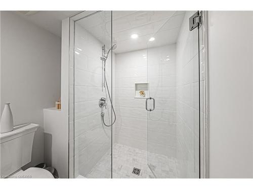 3472 Spruce Avenue, Burlington, ON - Indoor Photo Showing Bathroom