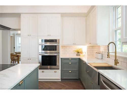 49 James Street, Milton, ON - Indoor Photo Showing Kitchen With Upgraded Kitchen