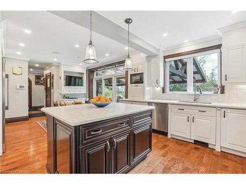 353 Sulphur Springs Road, Hamilton, ON - Indoor Photo Showing Kitchen With Upgraded Kitchen