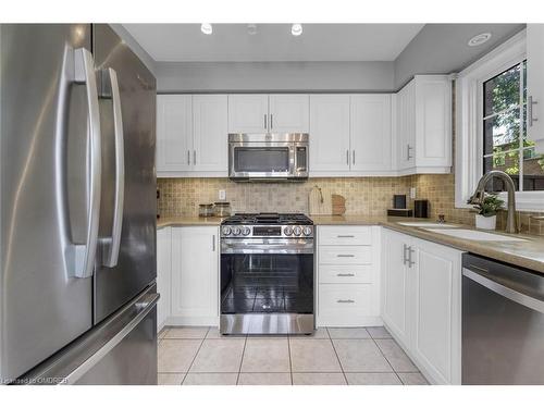 20-5555 Prince William Drive, Burlington, ON - Indoor Photo Showing Kitchen With Stainless Steel Kitchen With Upgraded Kitchen