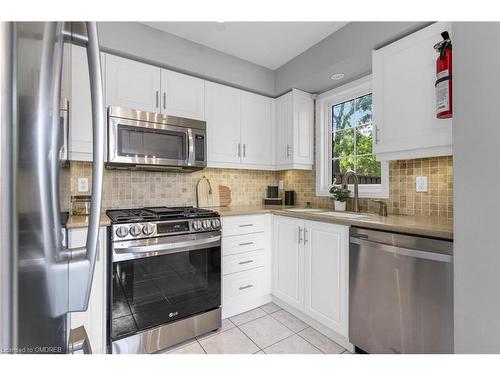 20-5555 Prince William Drive, Burlington, ON - Indoor Photo Showing Kitchen With Stainless Steel Kitchen With Upgraded Kitchen