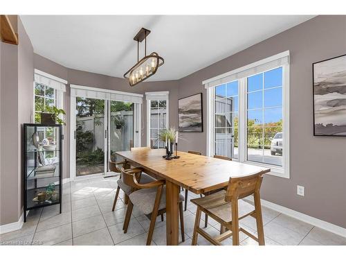 20-5555 Prince William Drive, Burlington, ON - Indoor Photo Showing Dining Room