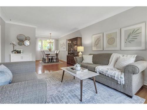 335 Meadowhill Road, Burlington, ON - Indoor Photo Showing Living Room