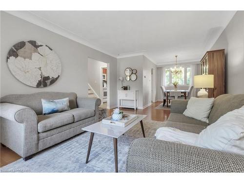 335 Meadowhill Road, Burlington, ON - Indoor Photo Showing Living Room