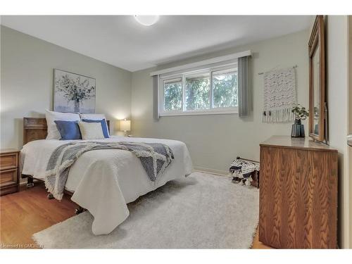 335 Meadowhill Road, Burlington, ON - Indoor Photo Showing Bedroom