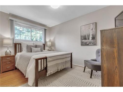 335 Meadowhill Road, Burlington, ON - Indoor Photo Showing Bedroom