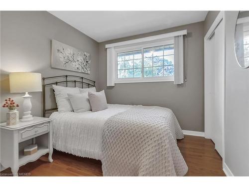 335 Meadowhill Road, Burlington, ON - Indoor Photo Showing Bedroom