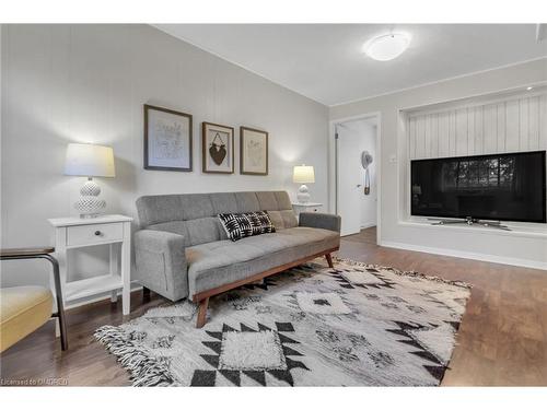 335 Meadowhill Road, Burlington, ON - Indoor Photo Showing Living Room