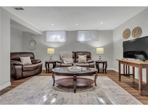 335 Meadowhill Road, Burlington, ON - Indoor Photo Showing Living Room